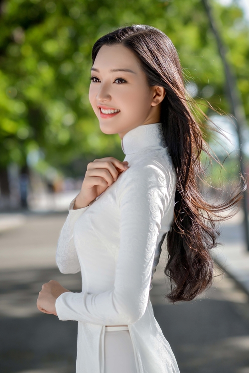 vietnamesegirlinaodai